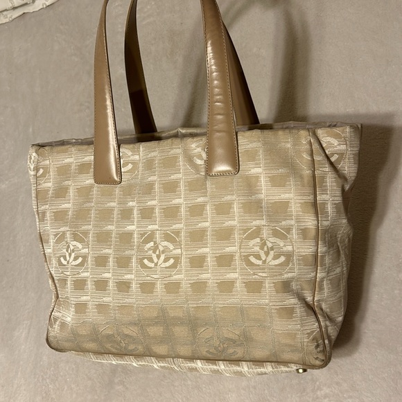 Authentic CHANEL Interlocking CC Logo Beige Travel Tote Line Leather Strap - Picture 5 of 13